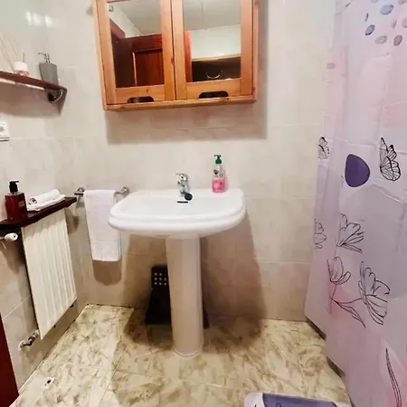 Charming House In With Garden View *