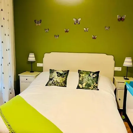 Charming House In With Garden View