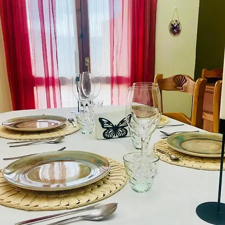 Σπίτι διακοπών Charming House In With Garden View Vinuesa