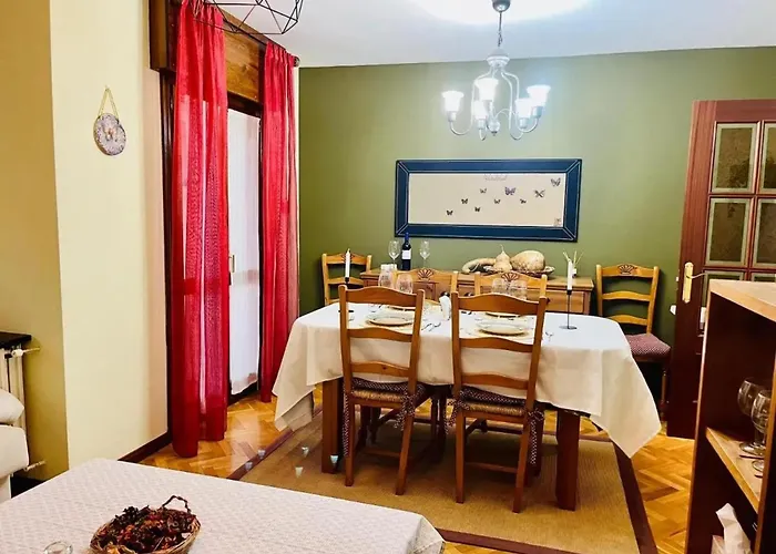 Charming House In With Garden View 비누에사