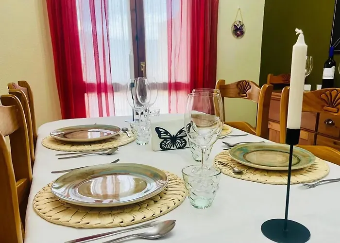 펜션 Charming House In With Garden View 비누에사