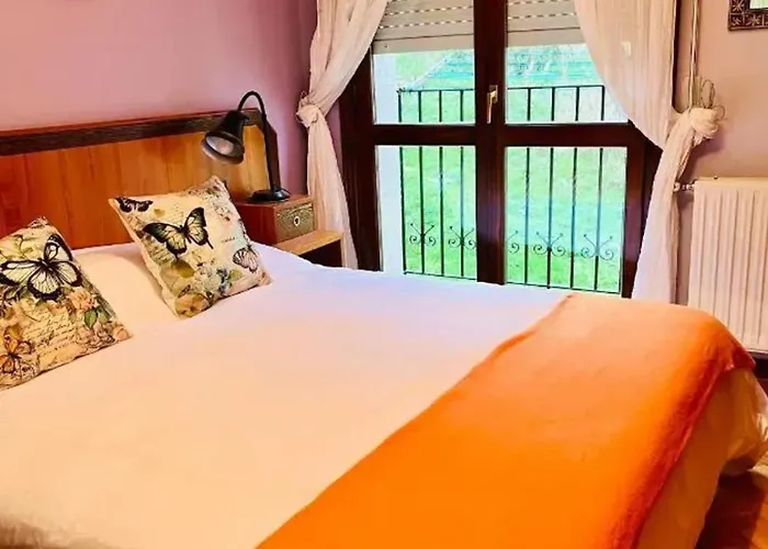 Charming House In With Garden View *